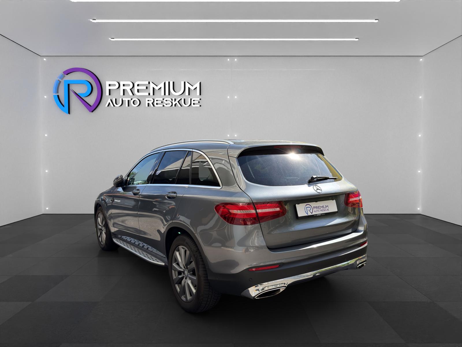 MERCEDES-BENZ GLC 250 AMG Line 4Matic 9G-Tronic-image-3