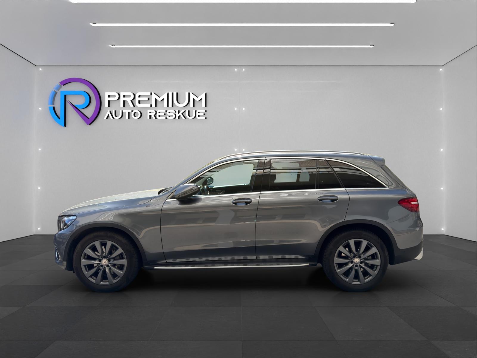 MERCEDES-BENZ GLC 250 AMG Line 4Matic 9G-Tronic-image-2