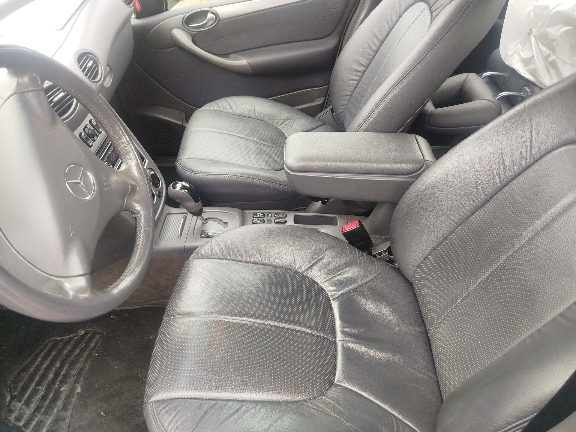 MERCEDES-BENZ A 190 Avantgarde-image-9