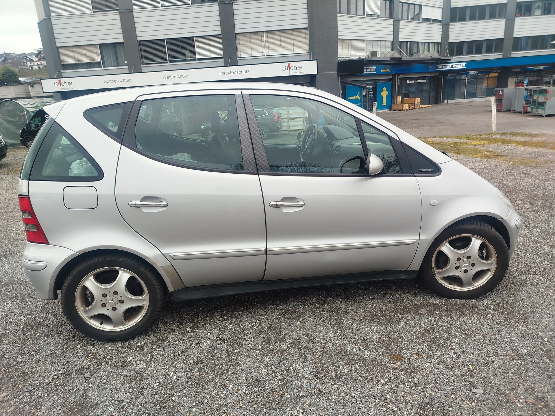 MERCEDES-BENZ A 190 Avantgarde-image-6