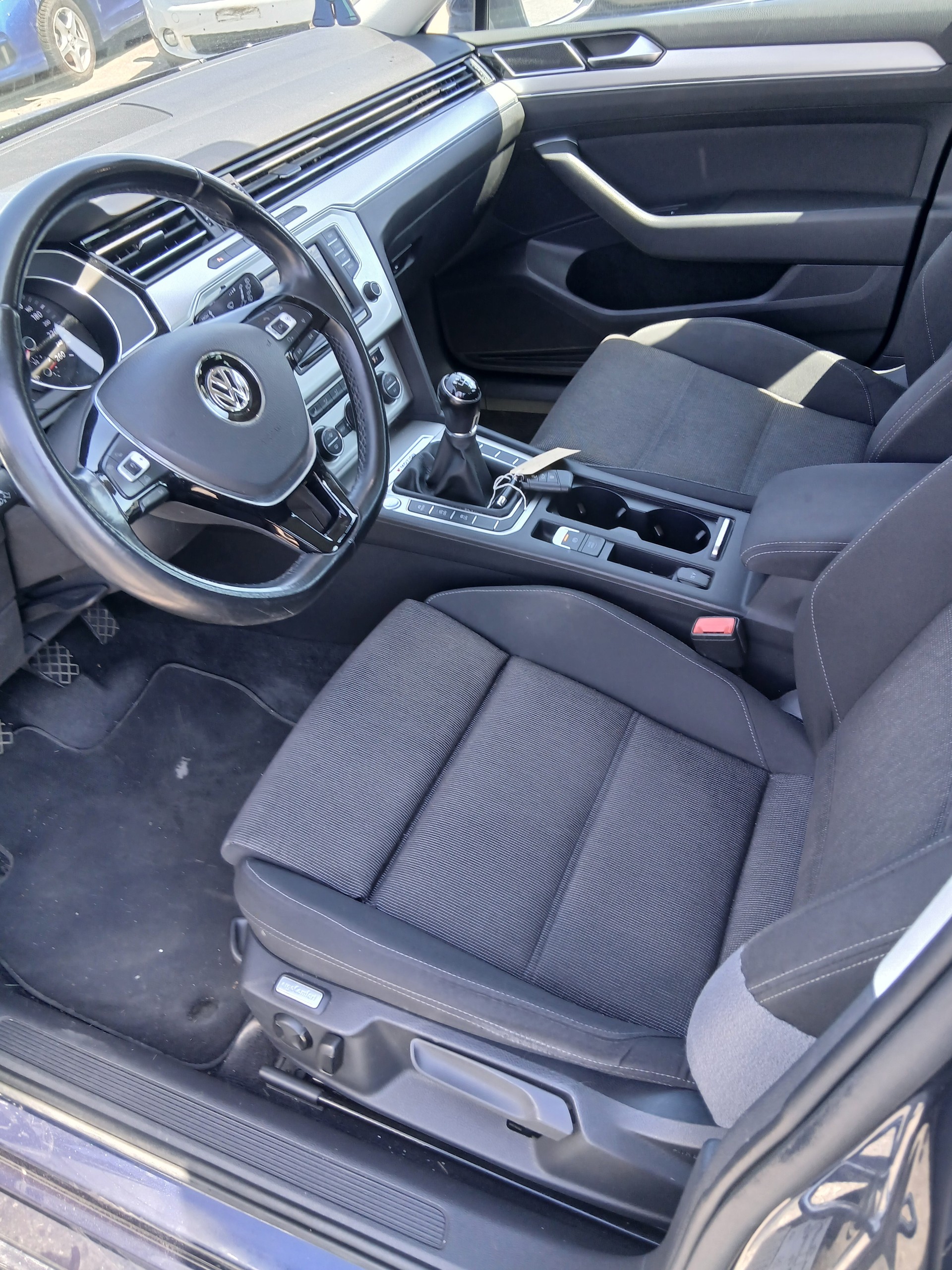 VW Passat Variant 2.0 TDI SCR BMT Family 4Motion-image-8