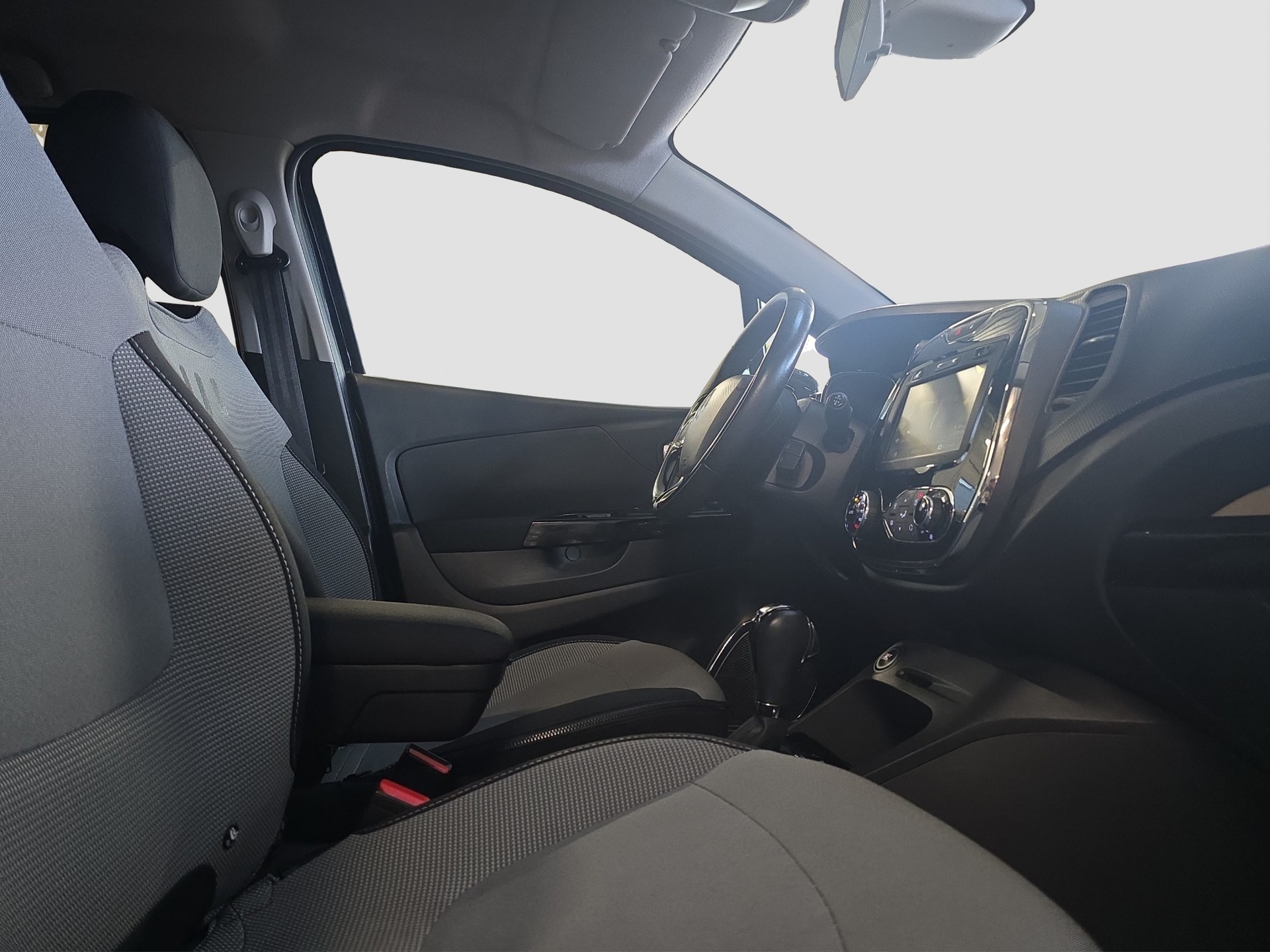 RENAULT Captur 1.2 T 16V Privilège EDC-image-13