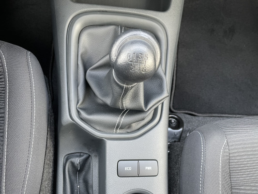 TOYOTA Hilux 2.8d Comf. EC 4x4-image-10