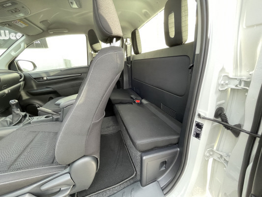 TOYOTA Hilux 2.8d Comf. EC 4x4-image-11