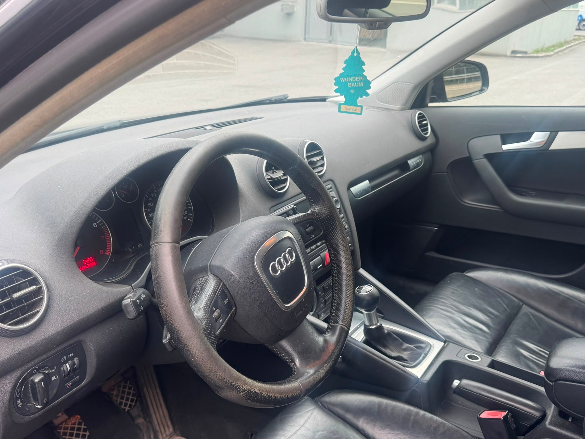AUDI A3 2.0 Turbo FSI Ambiente quattro-image-8