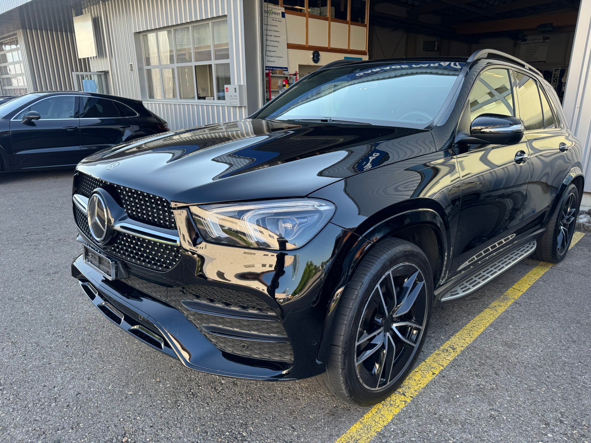 MERCEDES-BENZ GLE 300 d 4Matic AMG Line 9G-Tronic-image-4