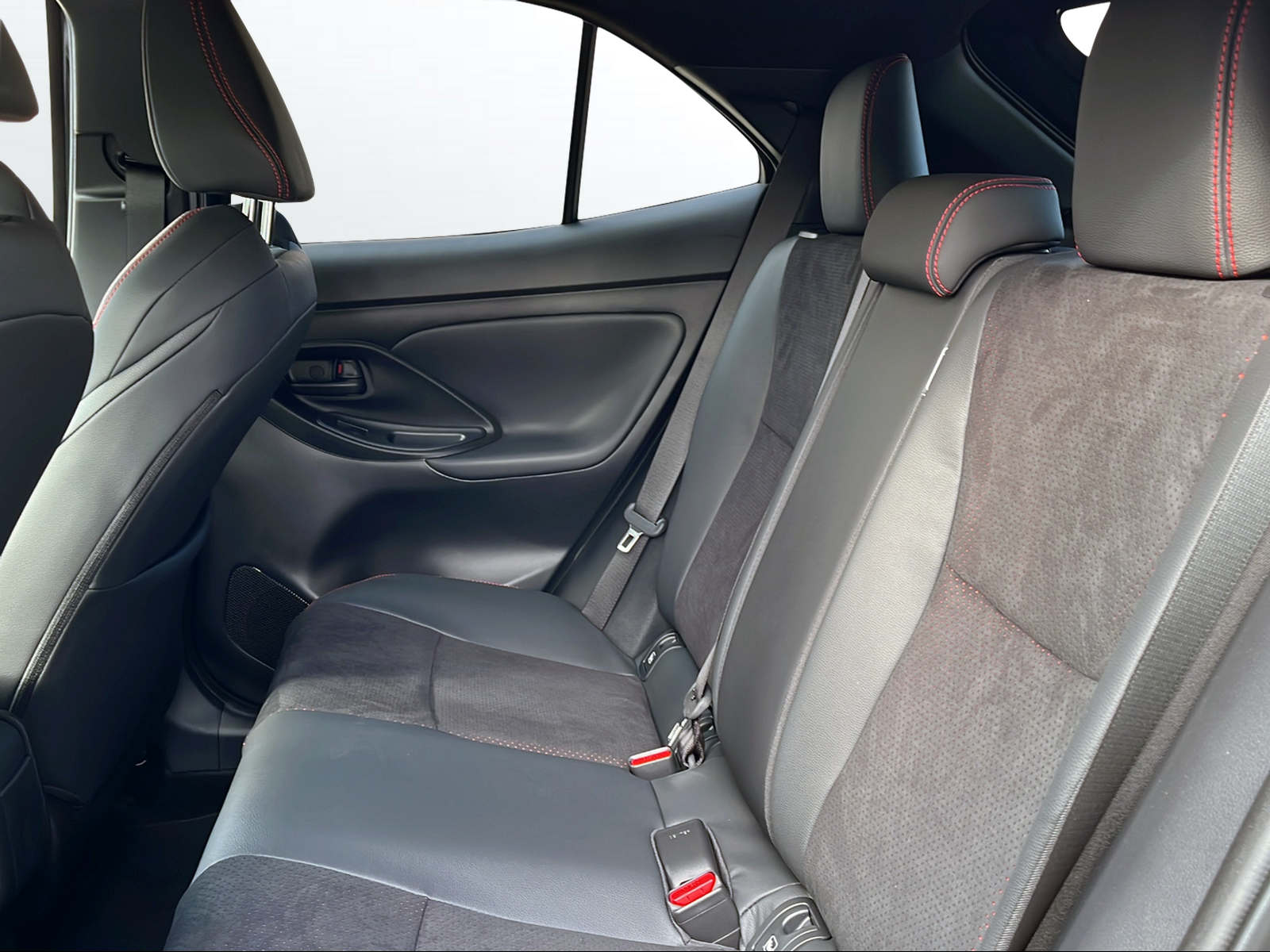 TOYOTA Yaris Cross 1.5 GR Sport e-CVT-image-9