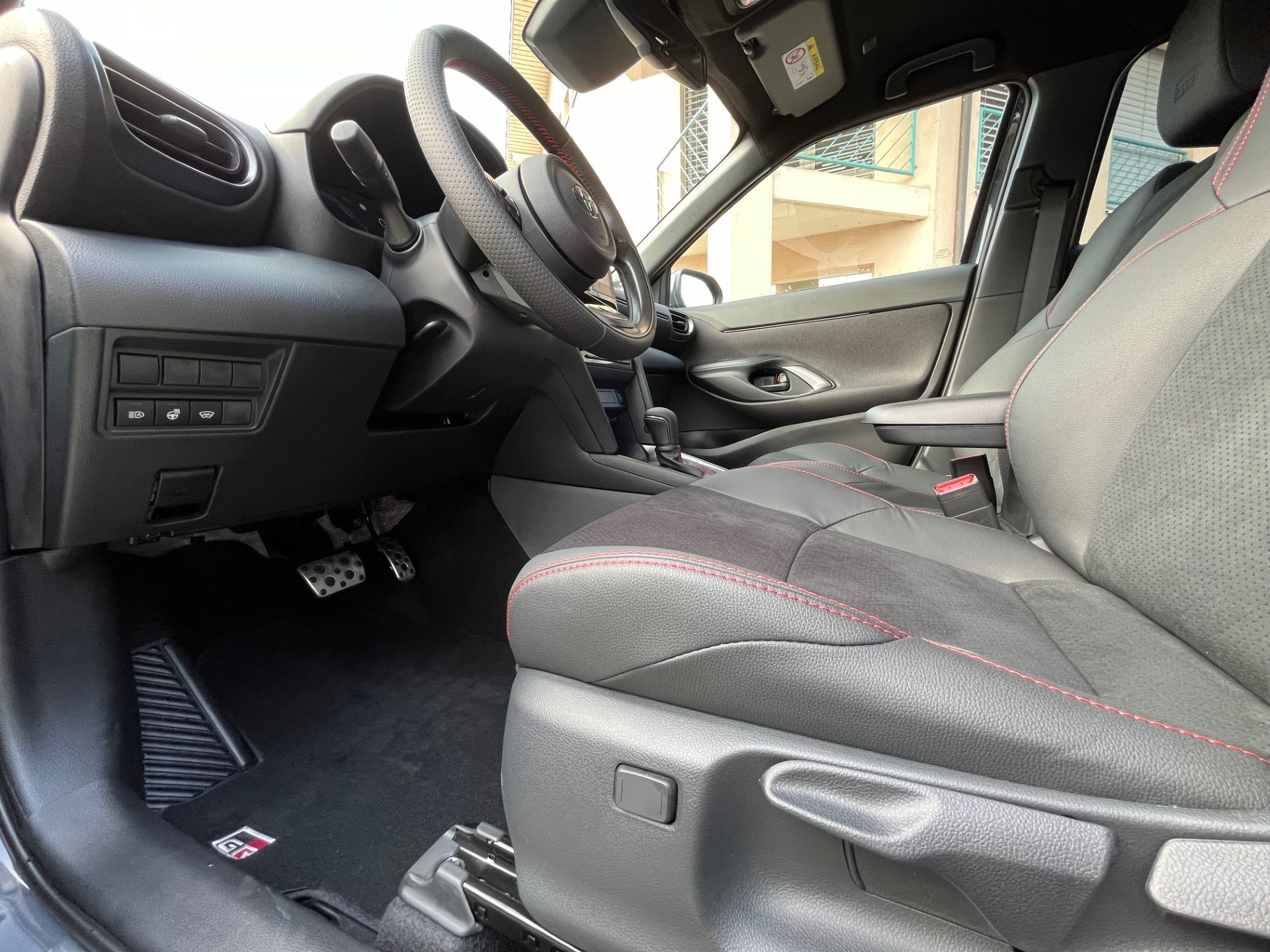 TOYOTA Yaris Cross 1.5 GR Sport e-CVT-image-7