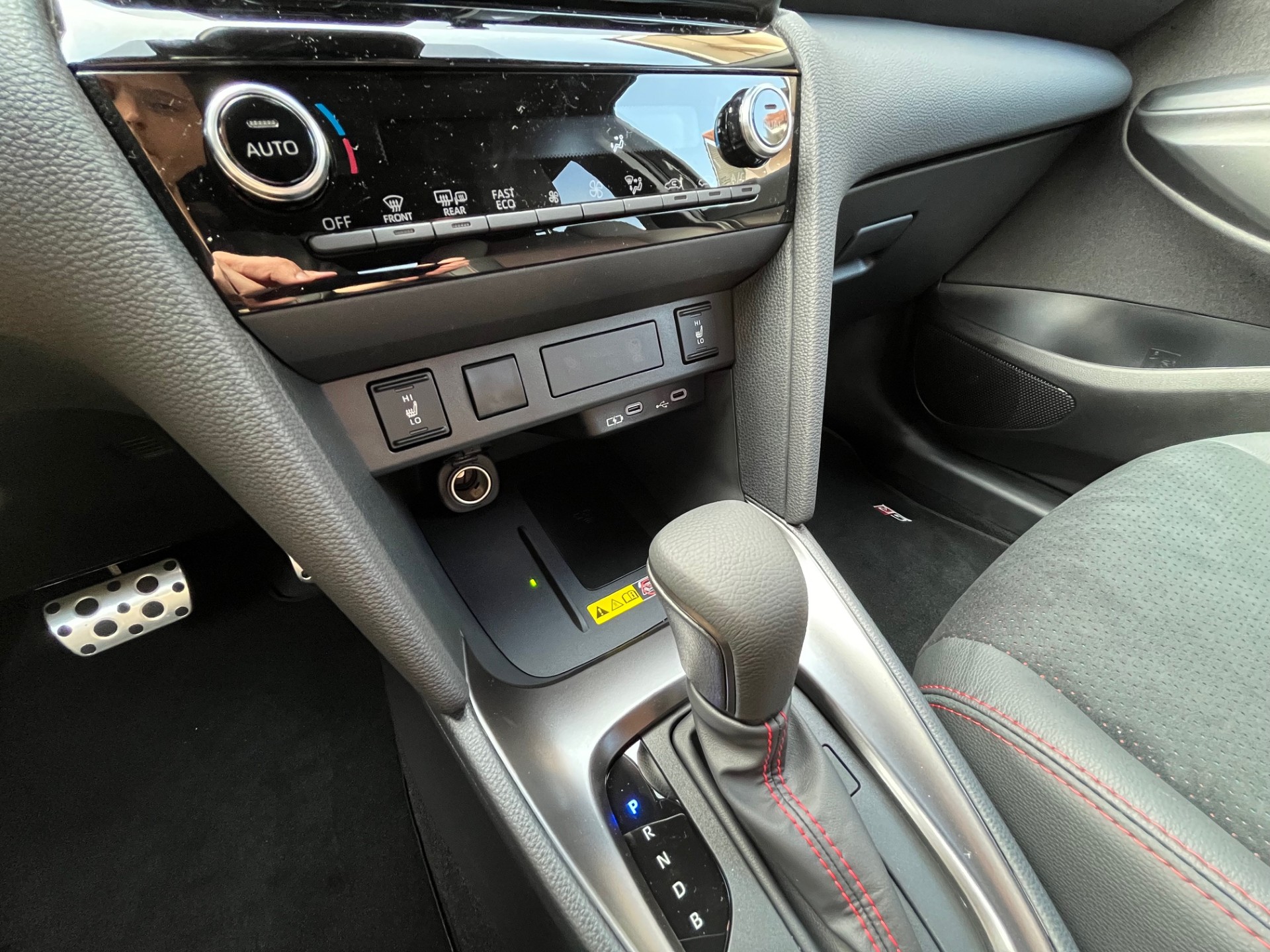 TOYOTA Yaris Cross 1.5 GR Sport e-CVT-image-11
