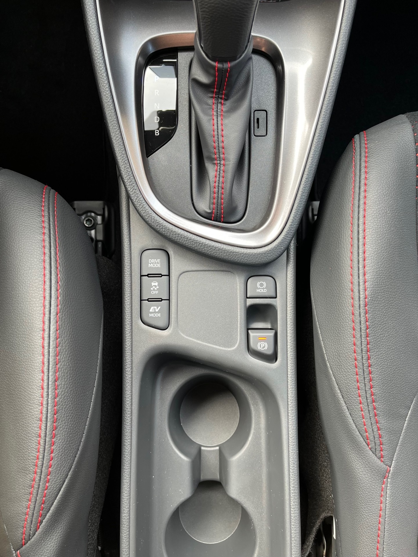 TOYOTA Yaris Cross 1.5 GR Sport e-CVT-image-12