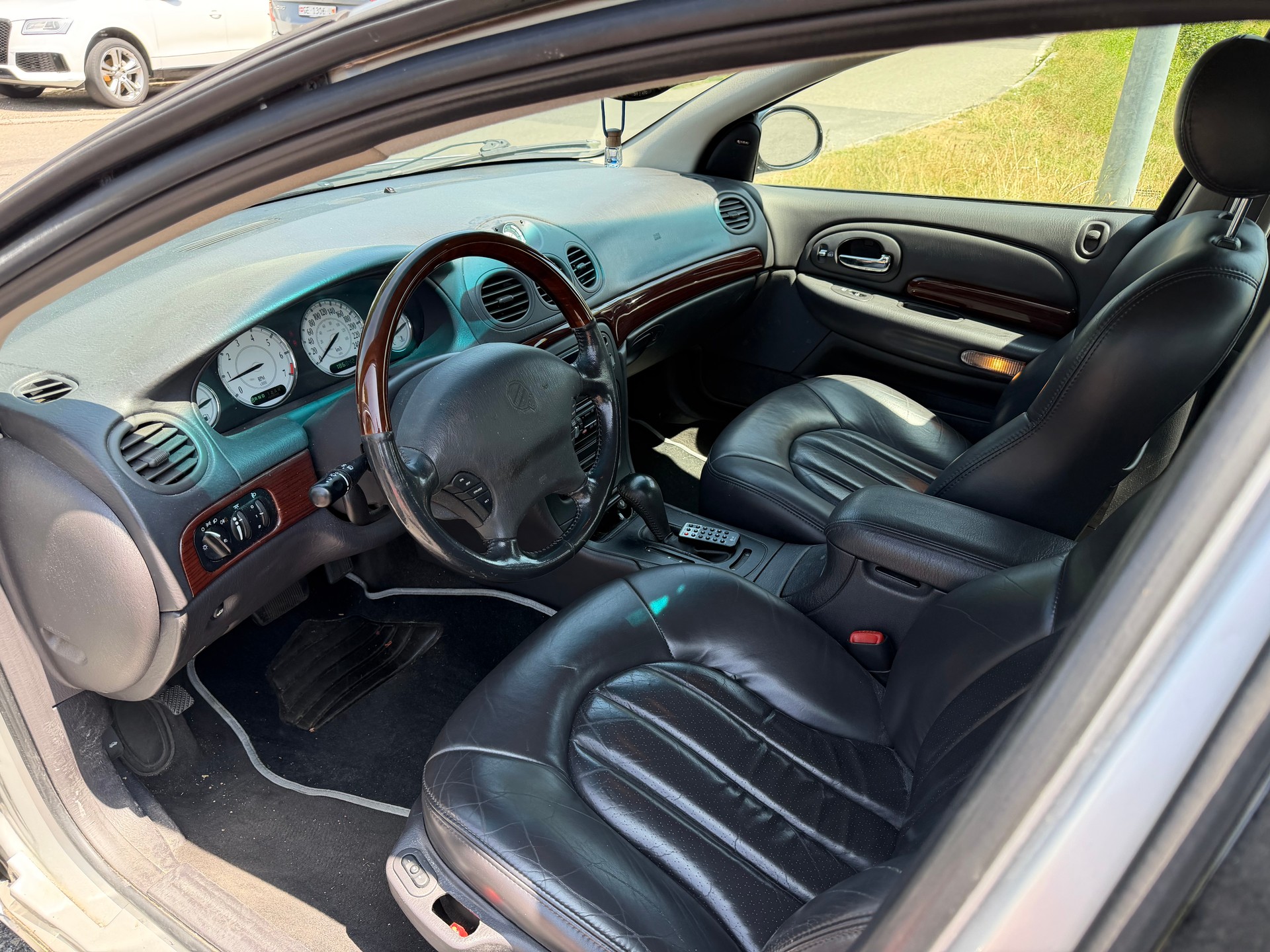 CHRYSLER 300M-image-11