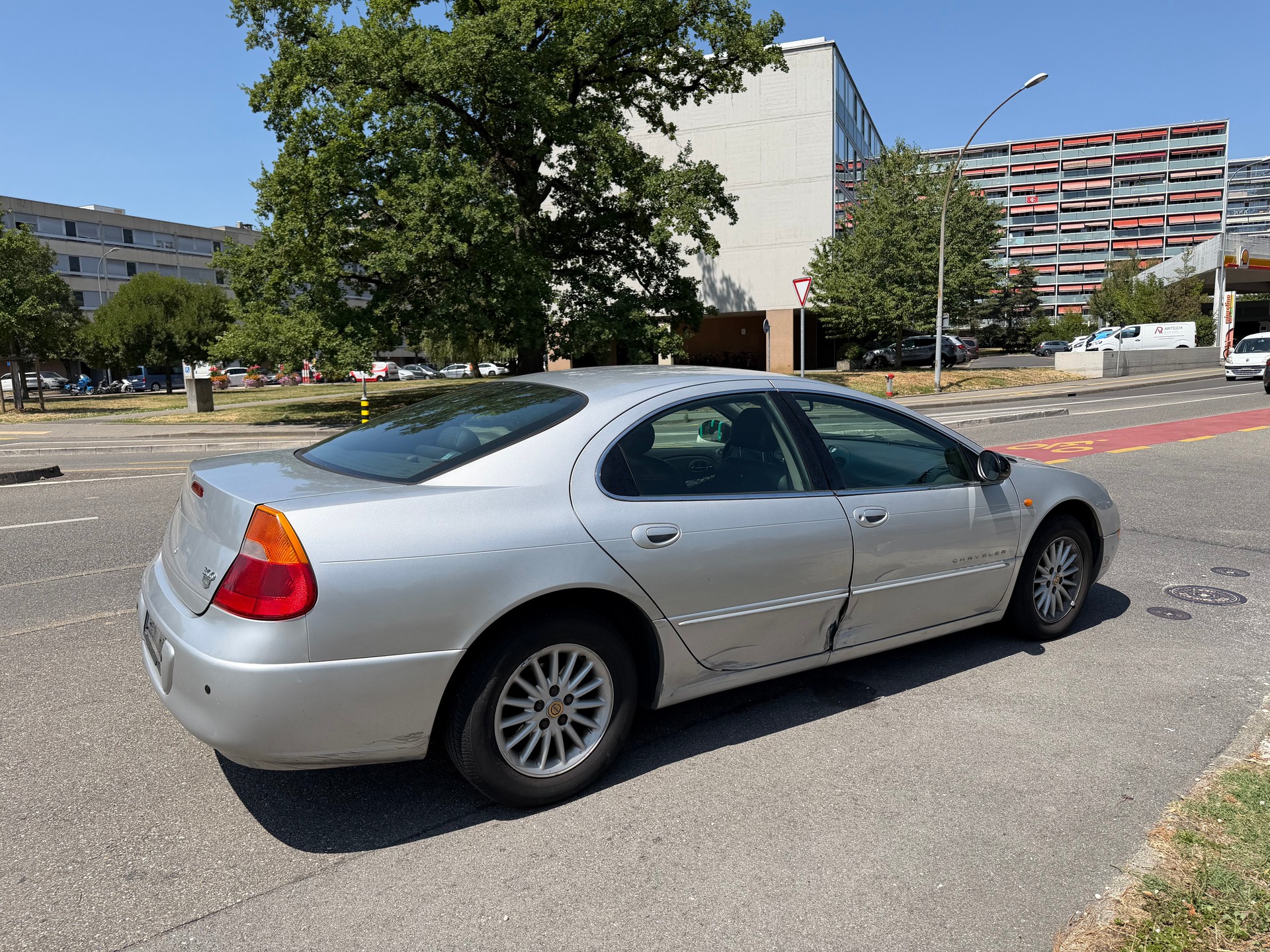 CHRYSLER 300M-image-2