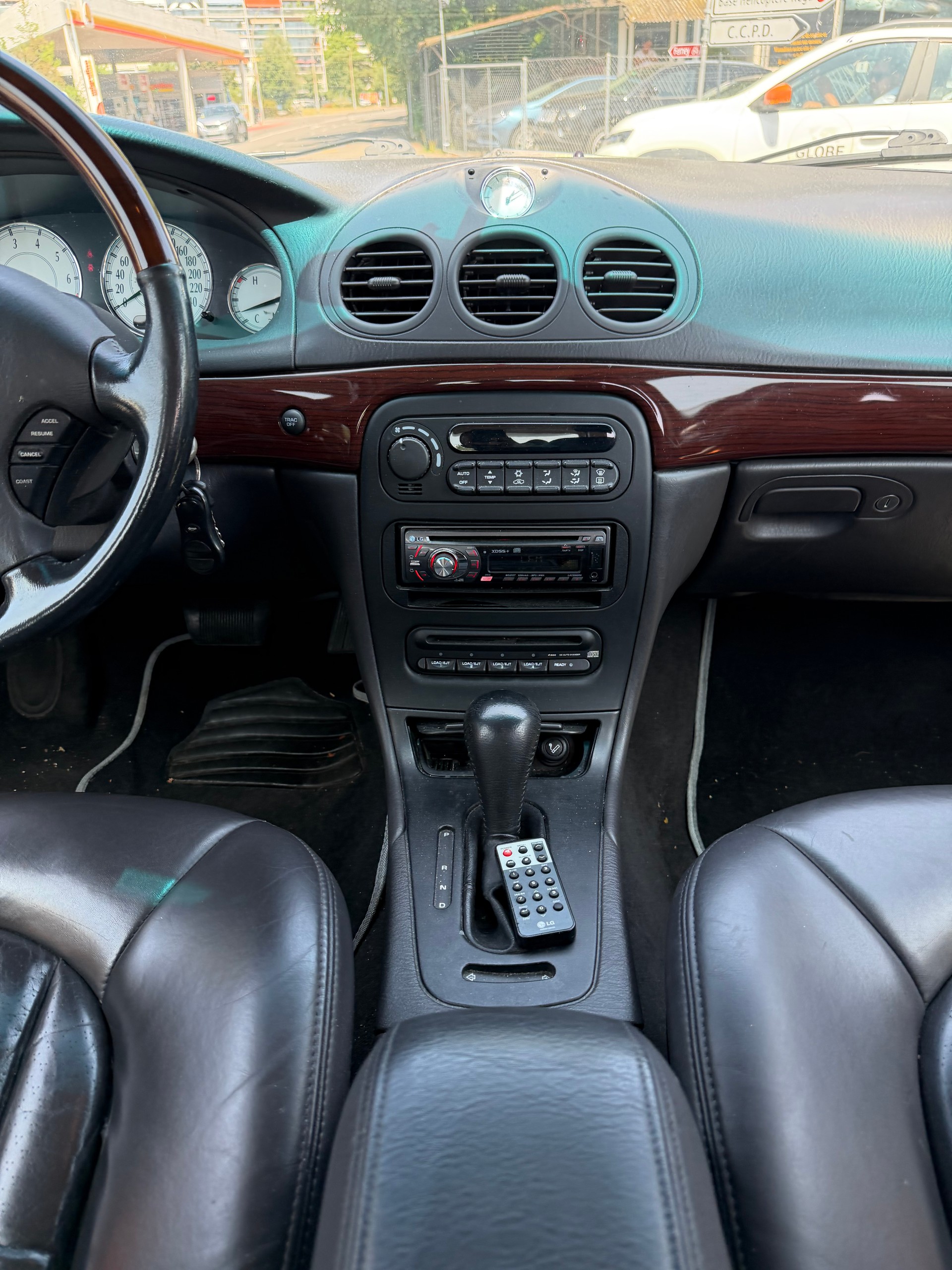 CHRYSLER 300M-image-6