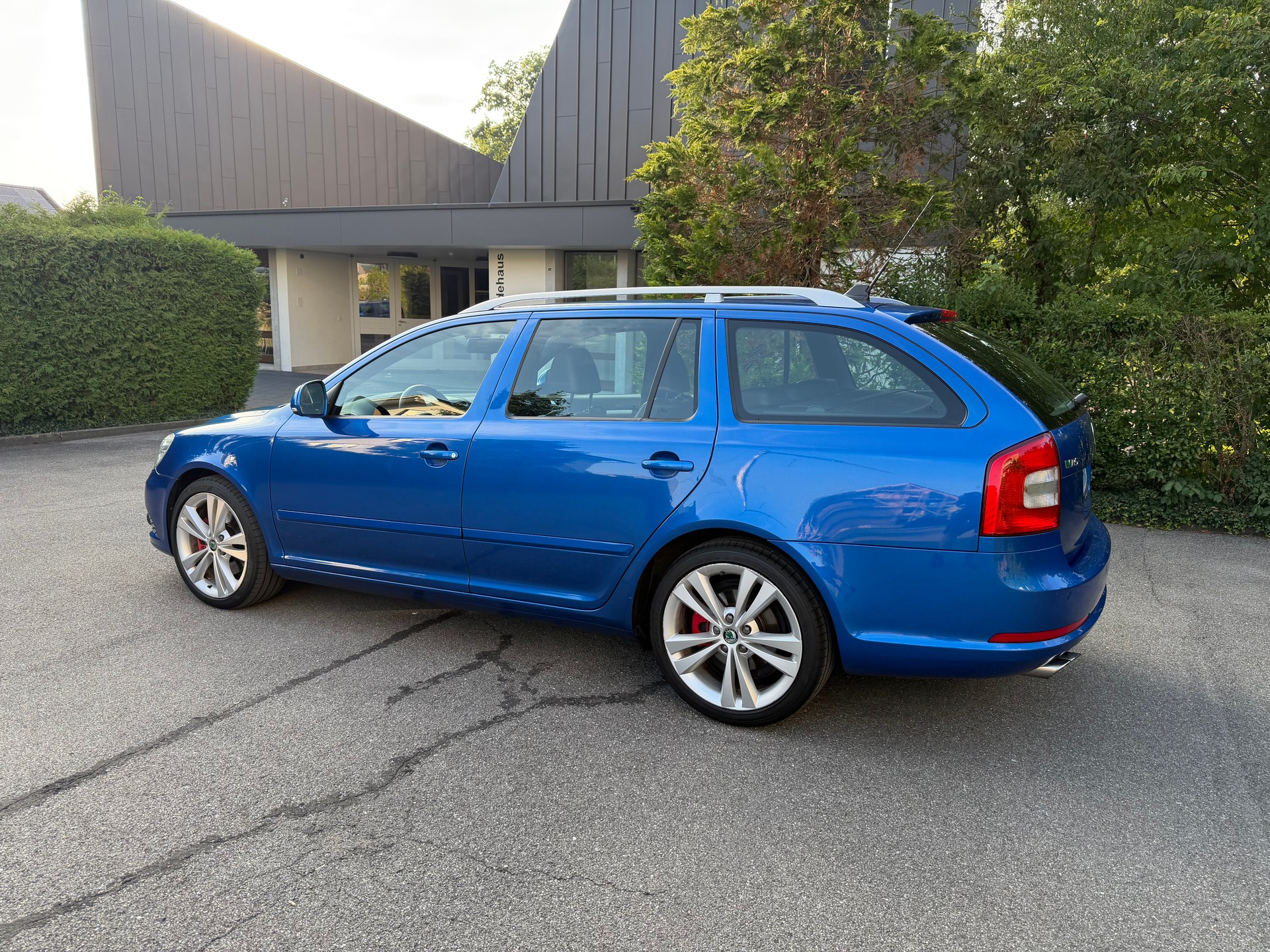 SKODA Octavia Combi 2.0 TSI RS-image-3