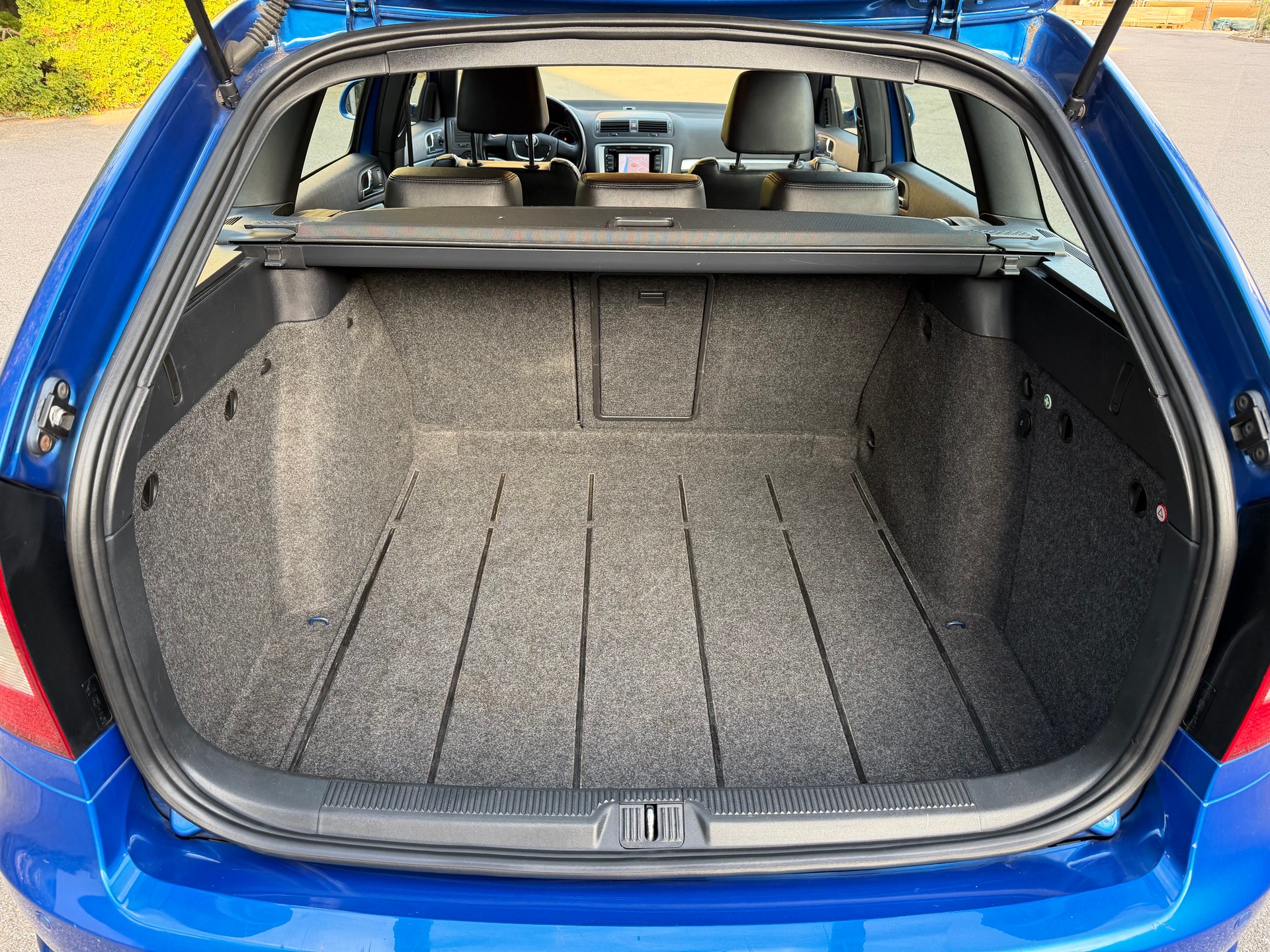 SKODA Octavia Combi 2.0 TSI RS-image-15