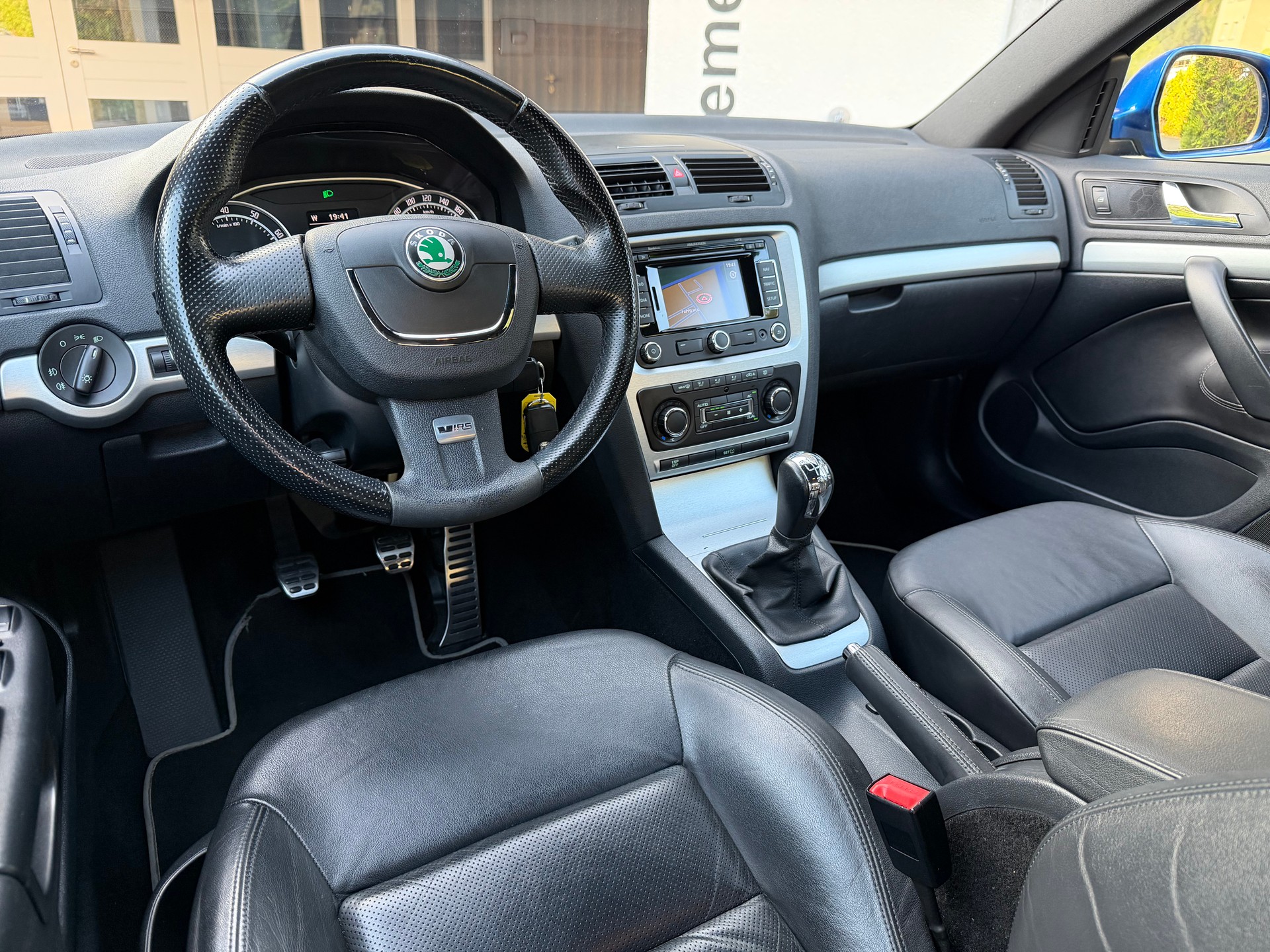 SKODA Octavia Combi 2.0 TSI RS-image-12