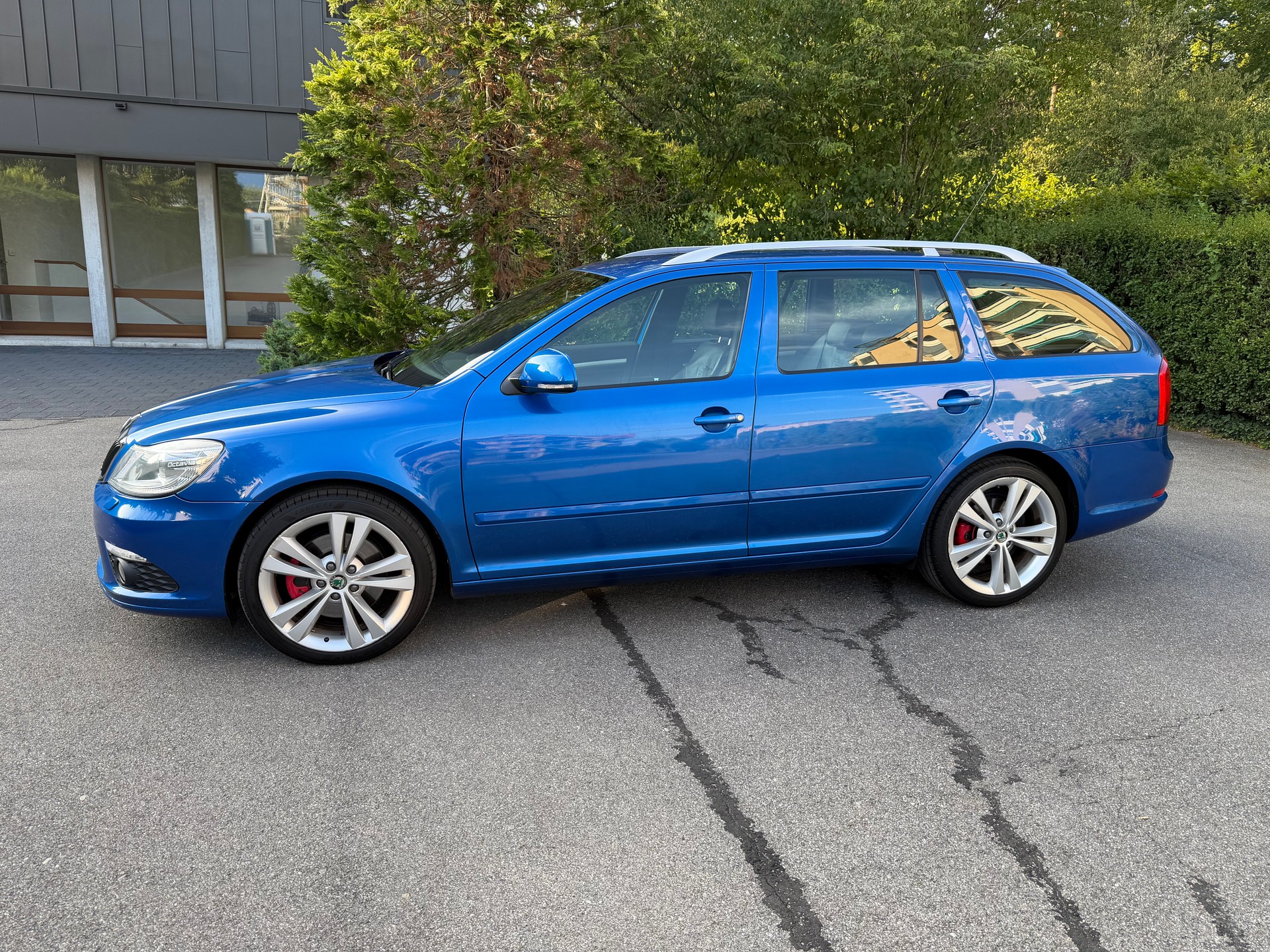 SKODA Octavia Combi 2.0 TSI RS-image-2