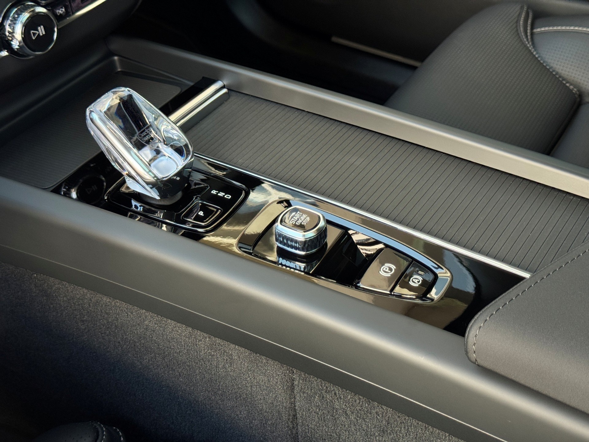 VOLVO XC60 2.0 T8 TE Ultra Dark eAWD-image-20