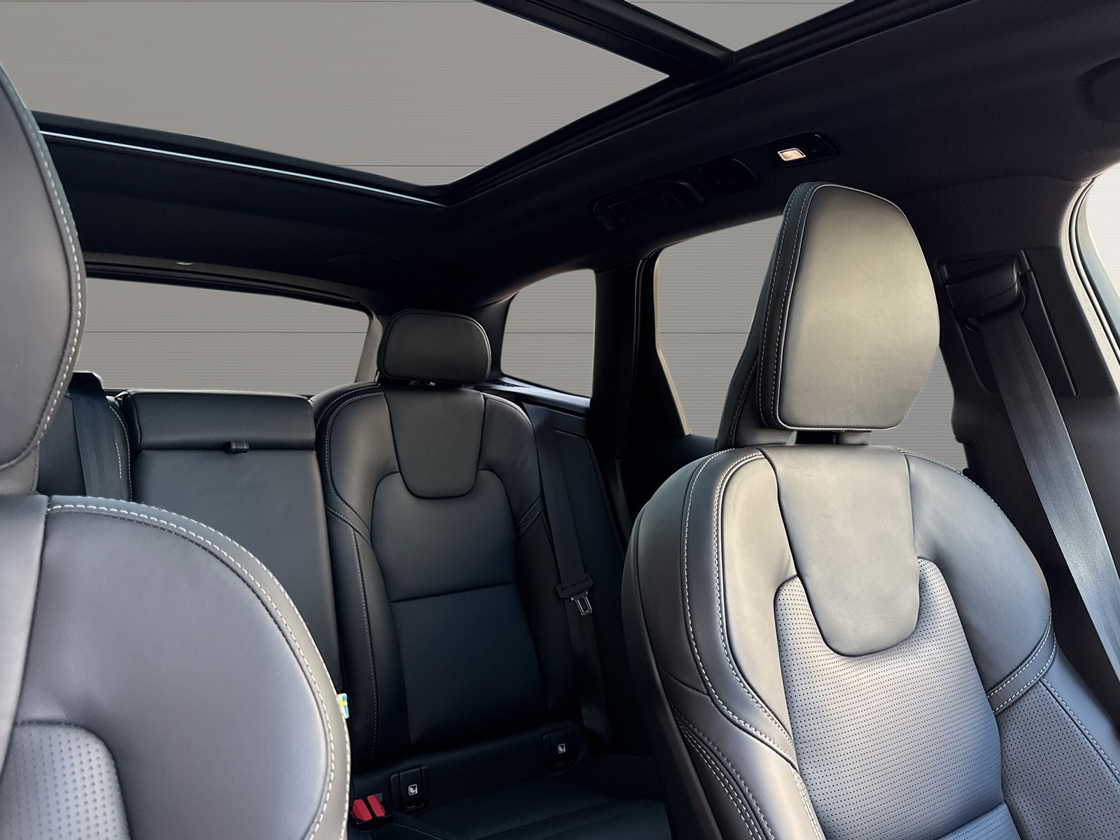 VOLVO XC60 2.0 T8 TE Ultra Dark eAWD-image-9