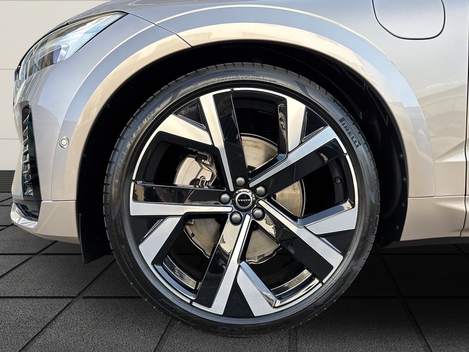 VOLVO XC60 2.0 T8 TE Ultra Dark eAWD-image-4