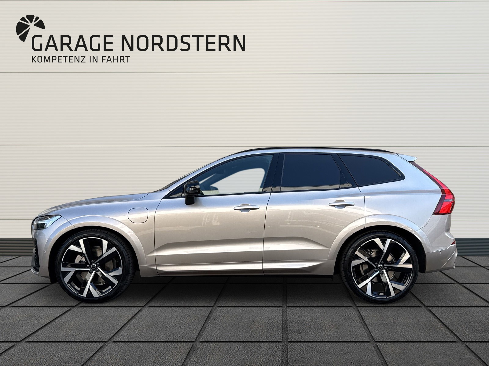VOLVO XC60 2.0 T8 TE Ultra Dark eAWD-image-1