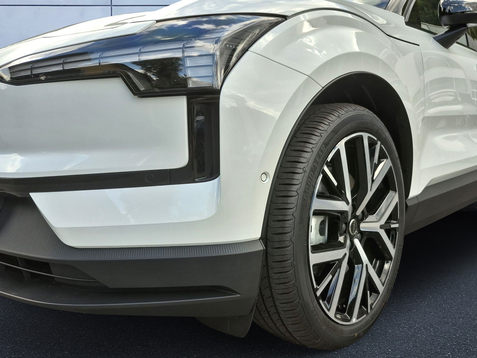 VOLVO EX 30 E60 Twin Ultra Performance AWD-image-8