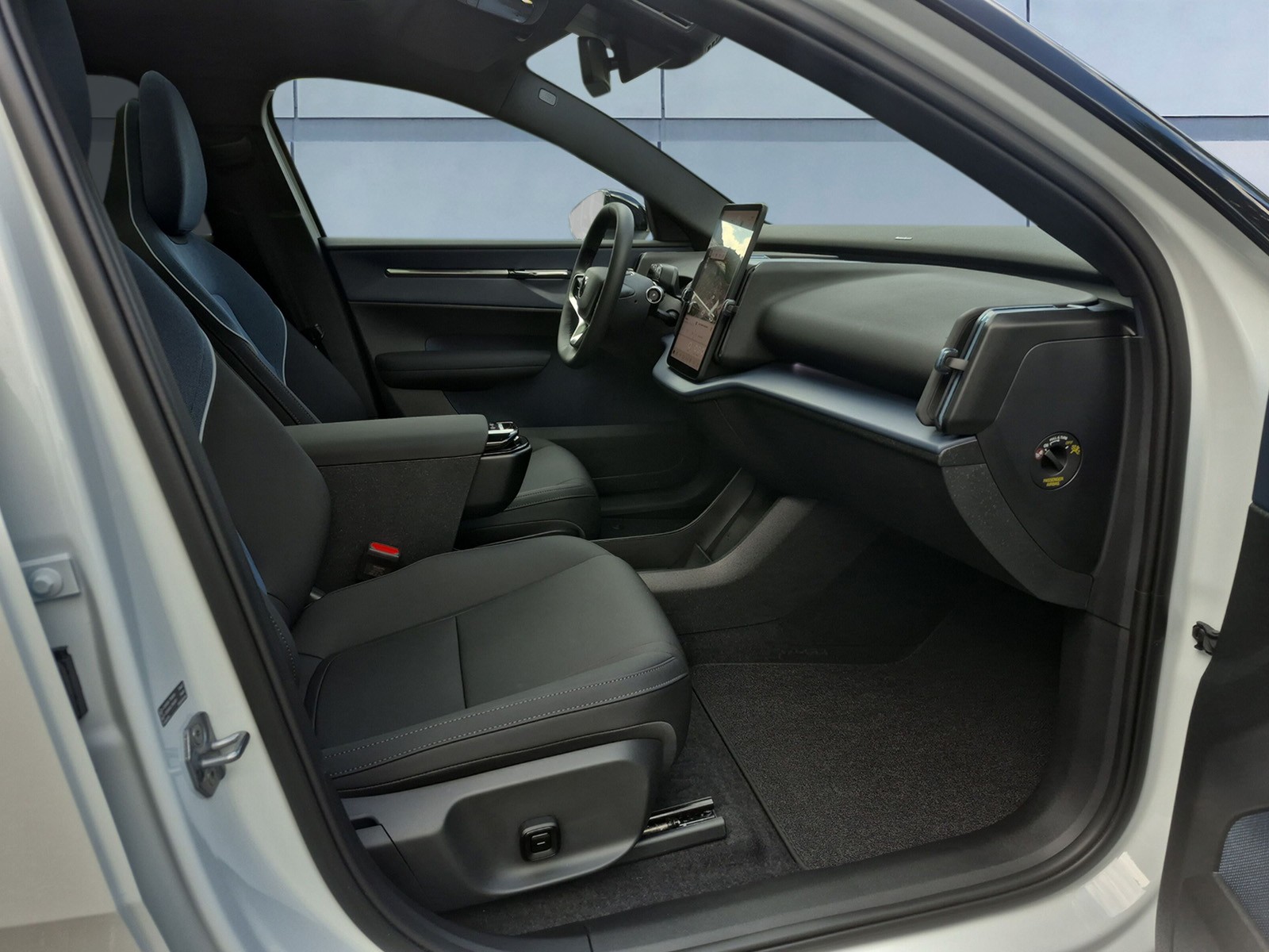 VOLVO EX 30 E60 Twin Ultra Performance AWD-image-12