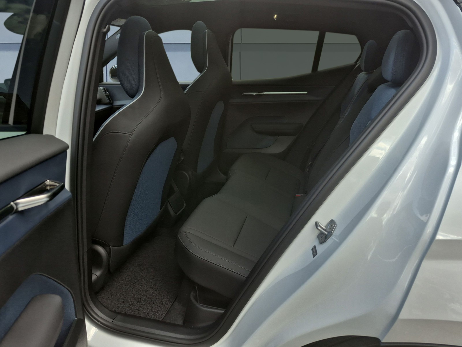 VOLVO EX 30 E60 Twin Ultra Performance AWD-image-14