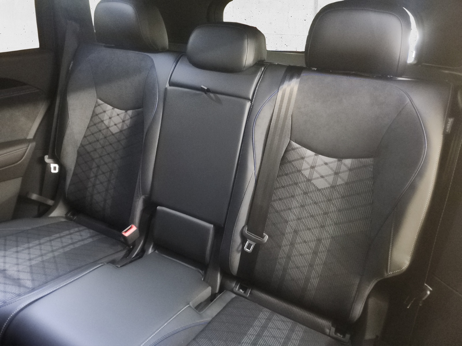 VW Tayron 2.0 TDI SCR R-Line 4Motion DSG-image-12