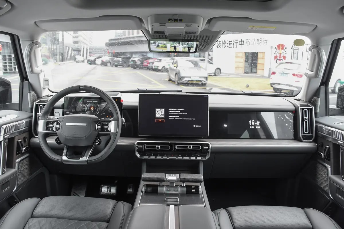 MHERO 917 AWD 108.7 kWh 1088PS Mountain Grey Matt-showroom-element-2