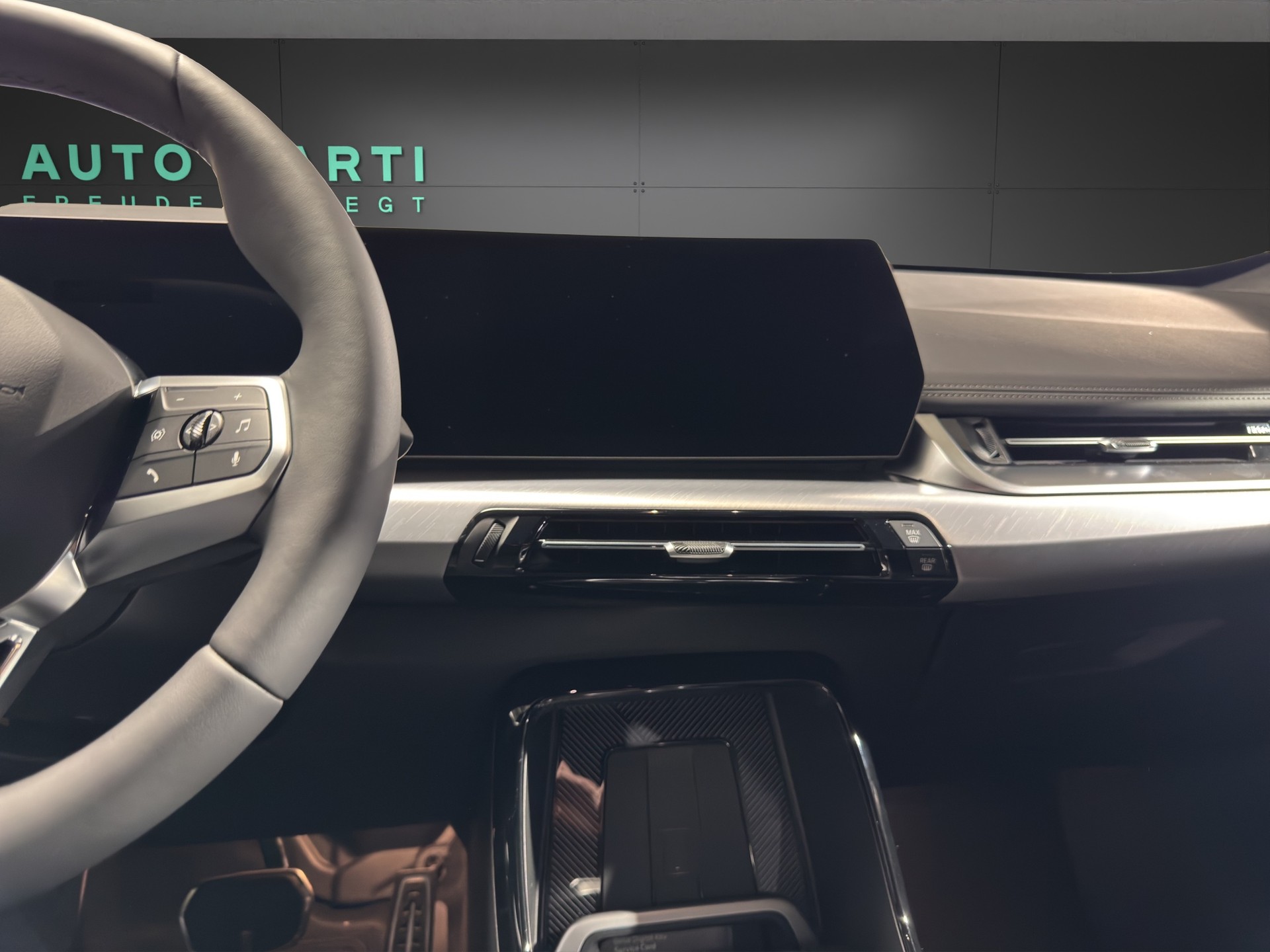 BMW iX1 20 eDrive-image-18