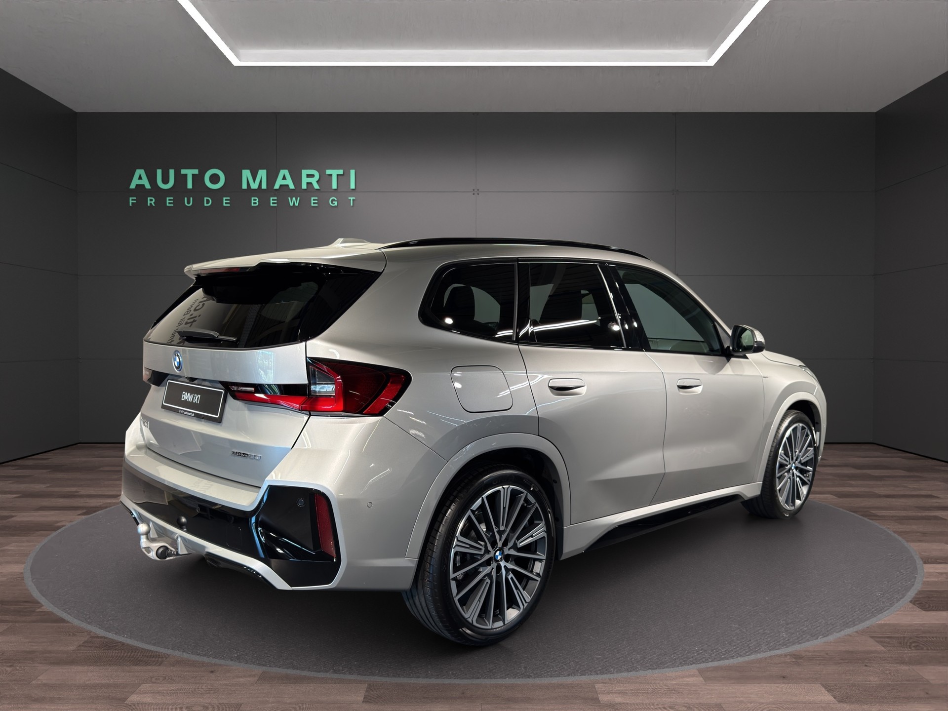 BMW iX1 20 eDrive-image-3