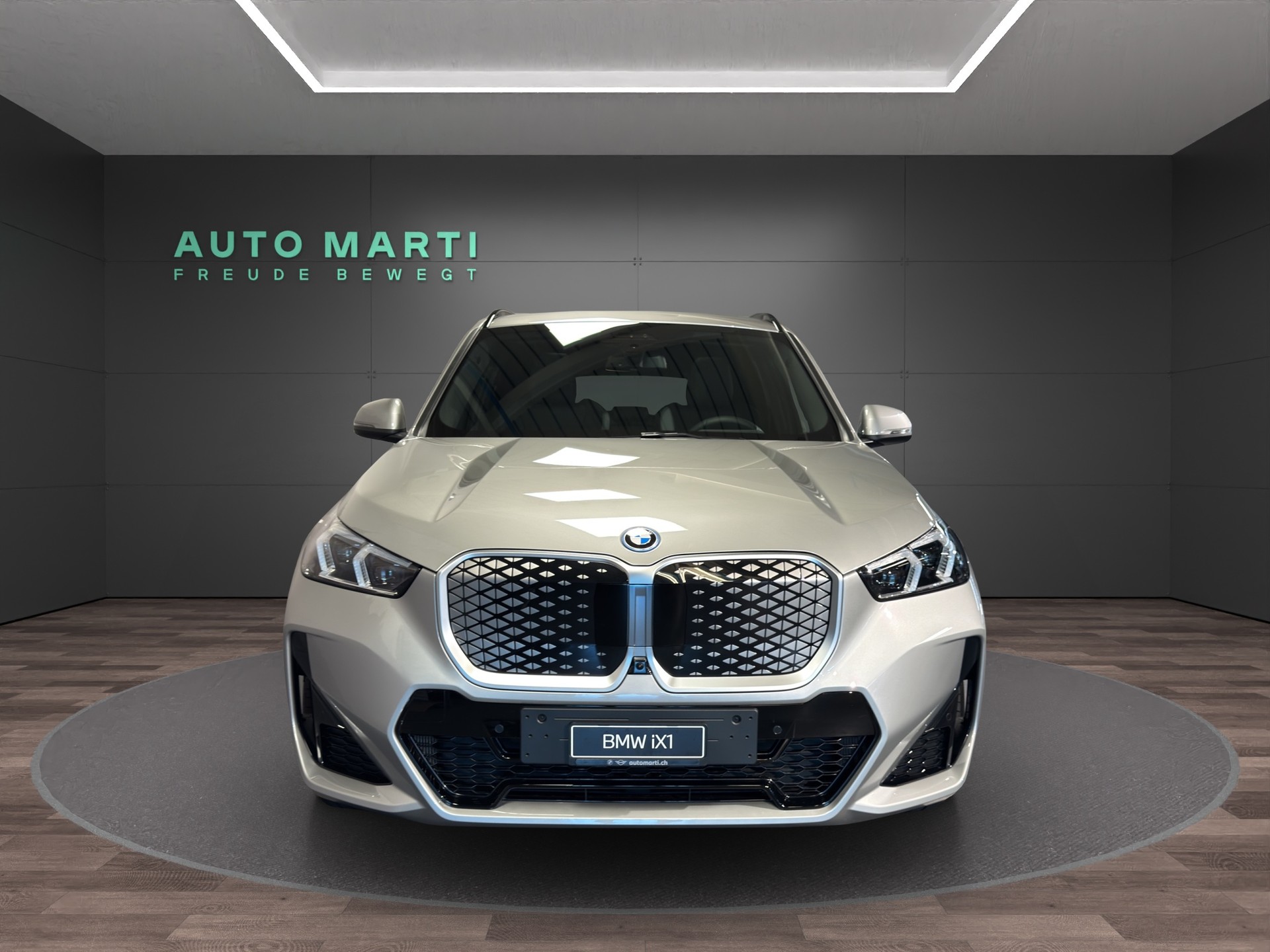 BMW iX1 20 eDrive-image-4