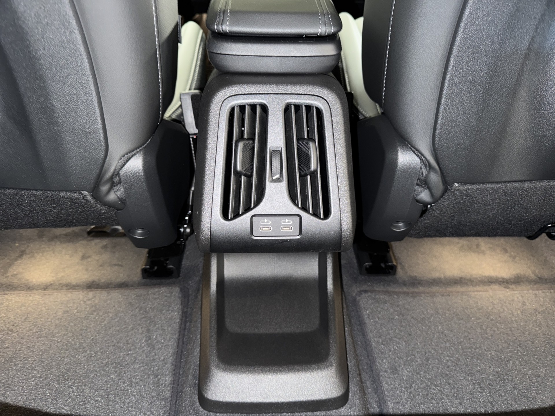 BMW iX1 20 eDrive-image-9