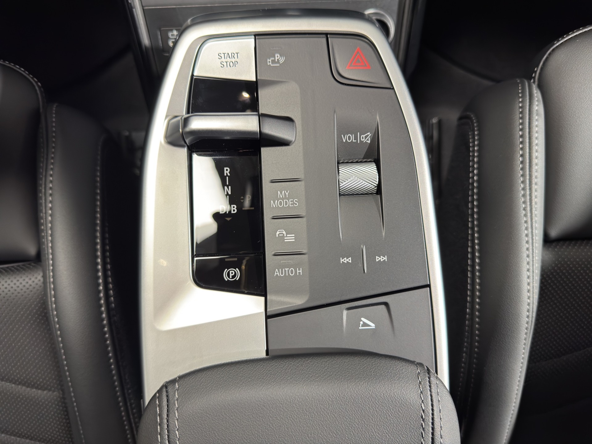 BMW iX1 20 eDrive-image-10