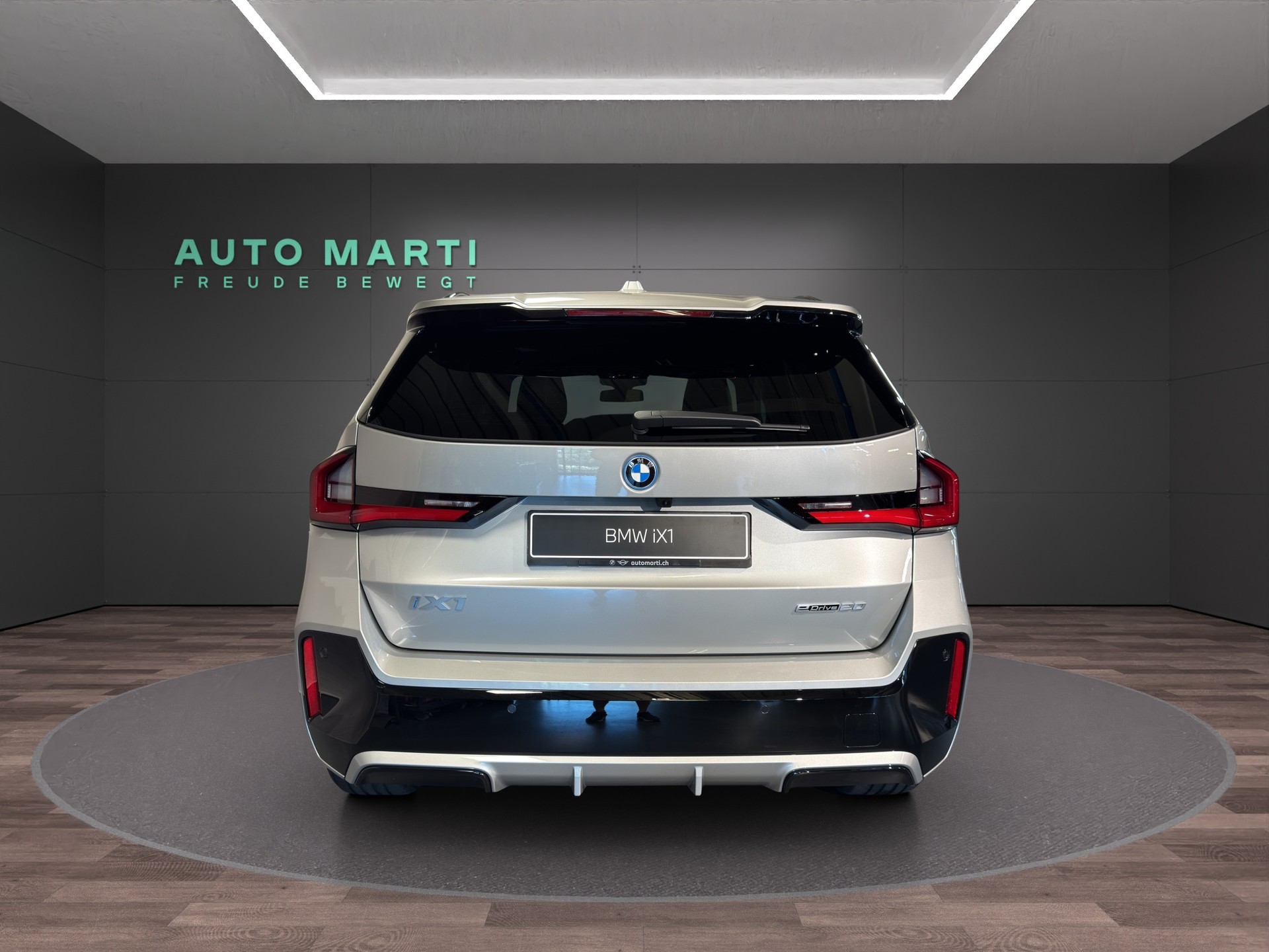 BMW iX1 20 eDrive-image-2