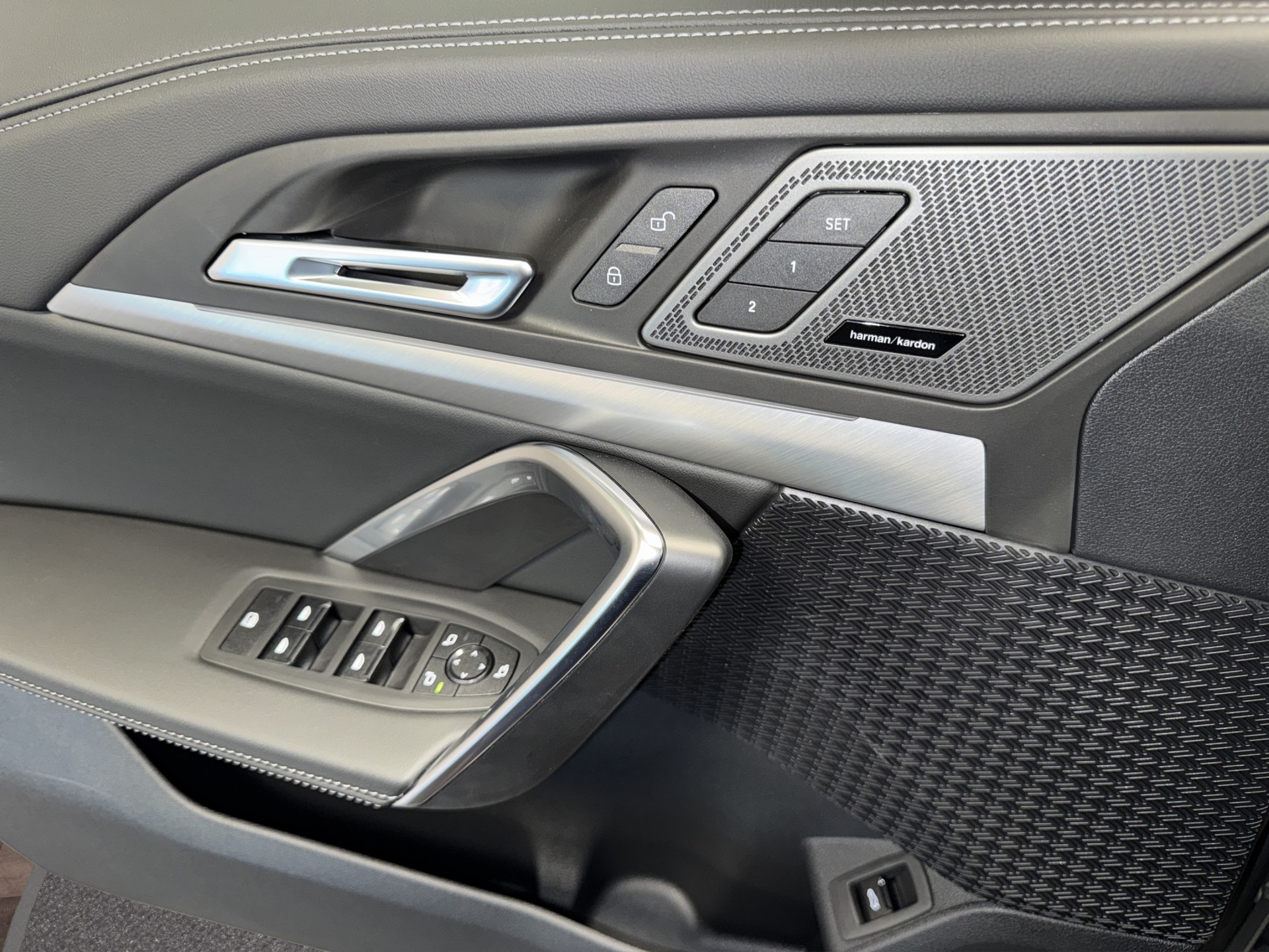 BMW iX1 20 eDrive-image-11