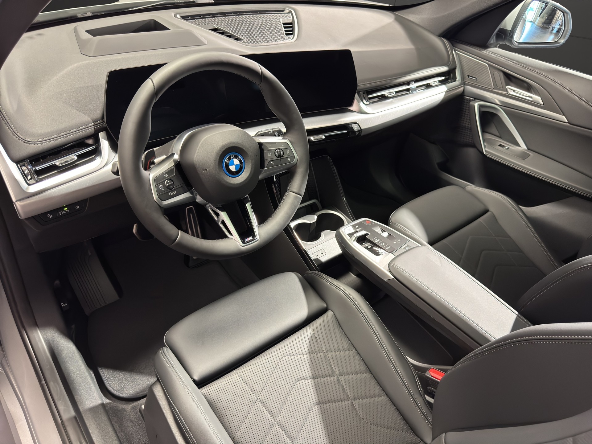 BMW iX1 20 eDrive-image-7
