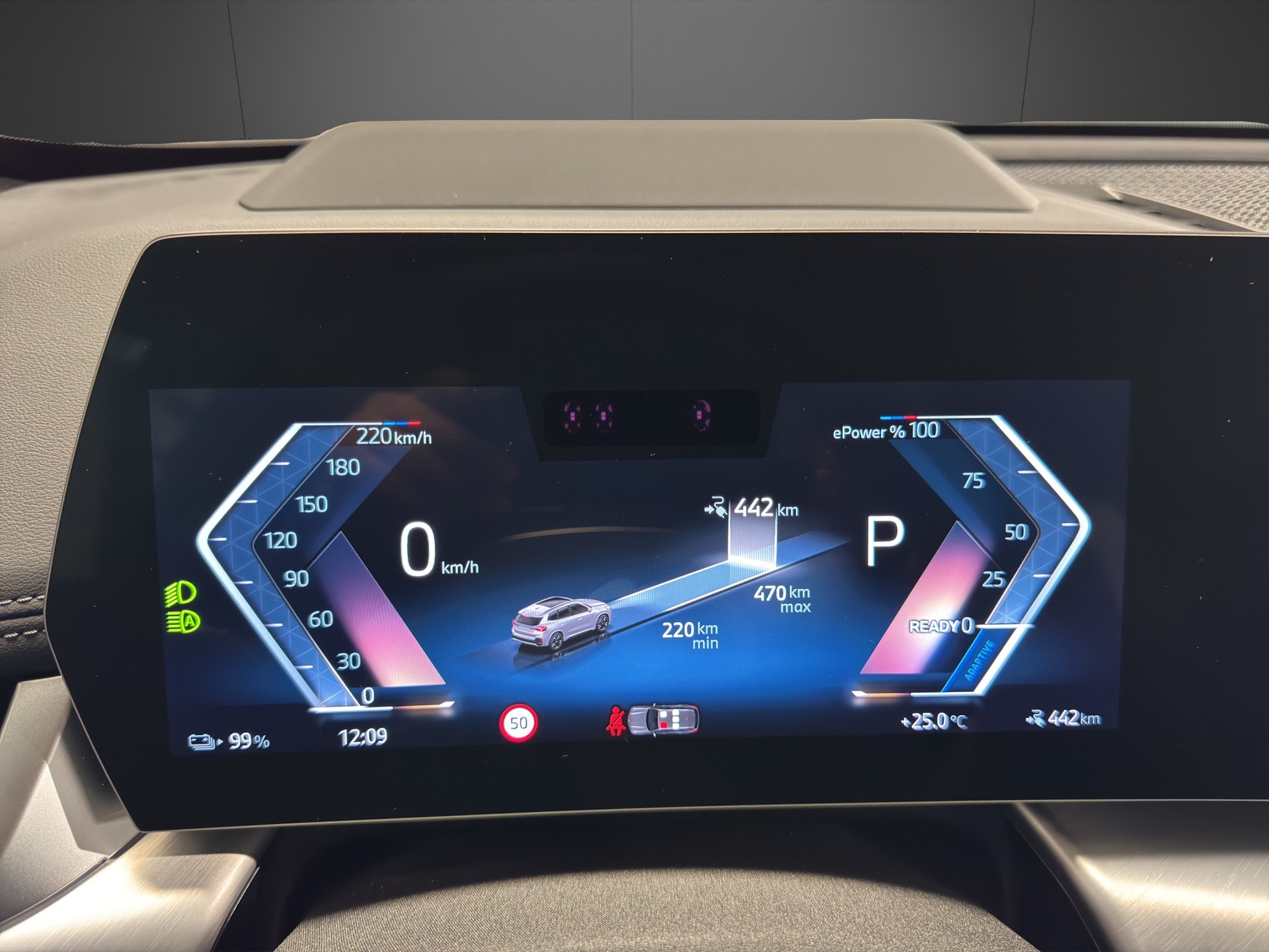 BMW iX1 20 eDrive-image-12