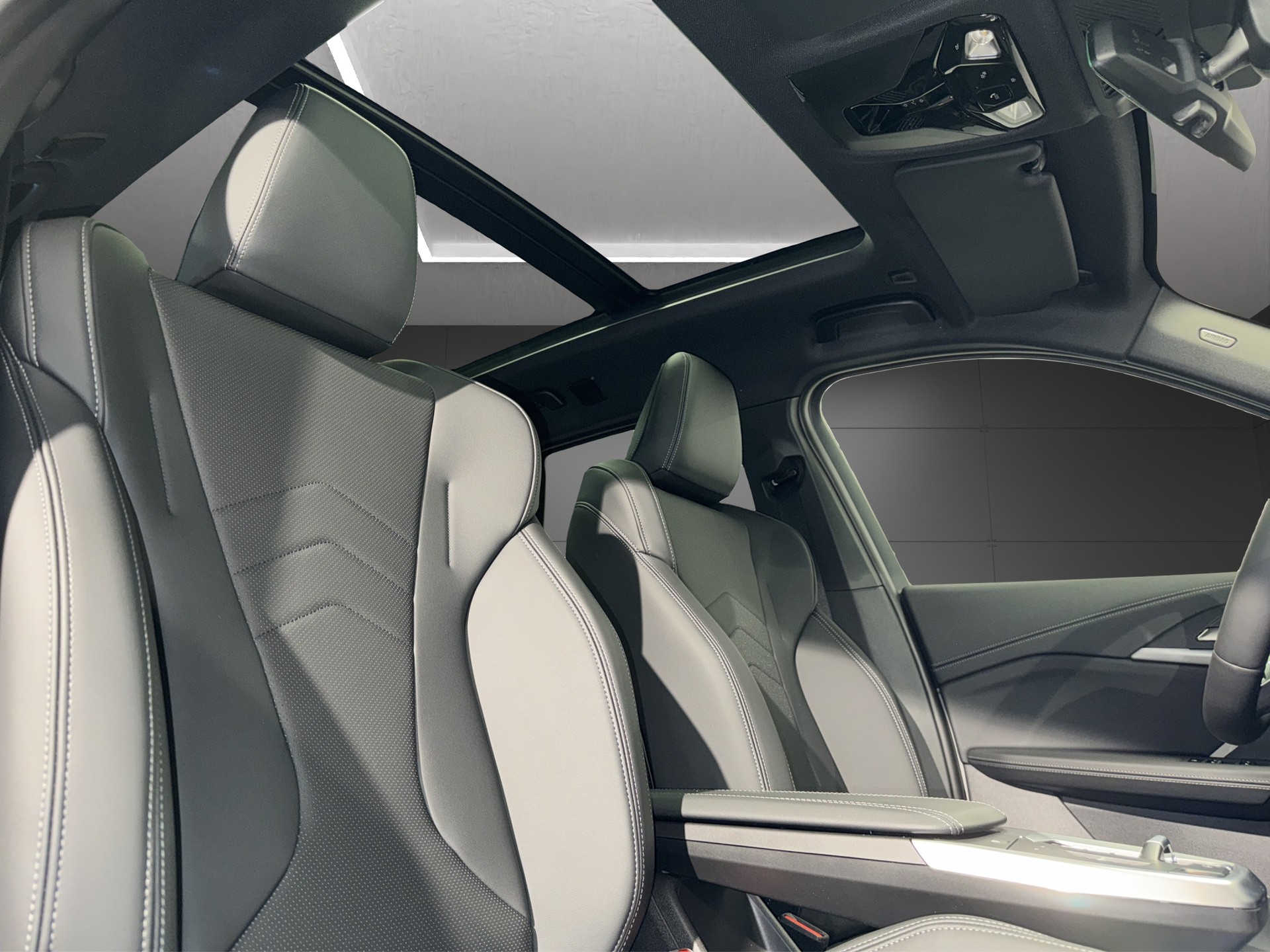 BMW iX1 20 eDrive-image-21