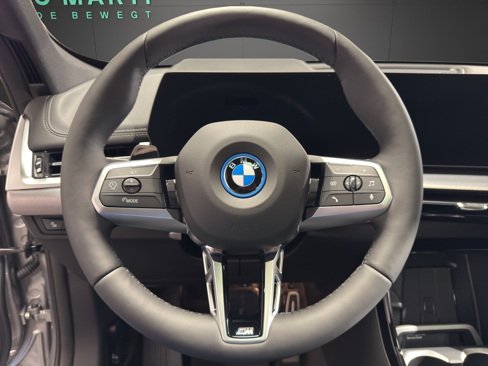 BMW iX1 20 eDrive-image-13