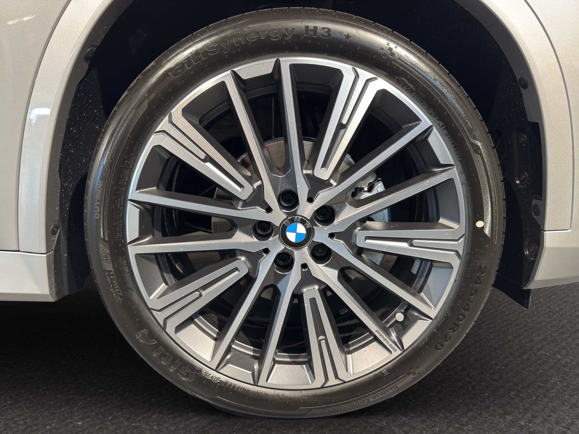 BMW iX1 20 eDrive-image-14