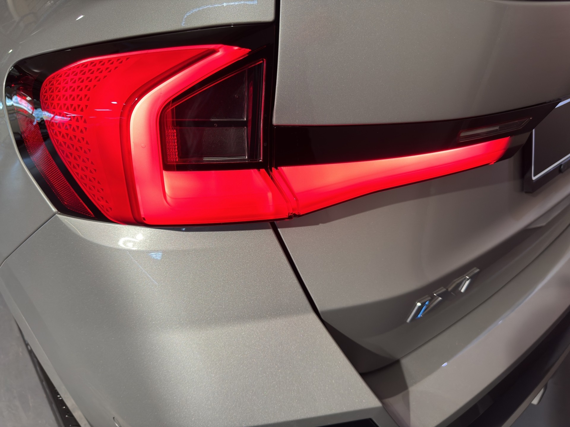 BMW iX1 20 eDrive-image-5