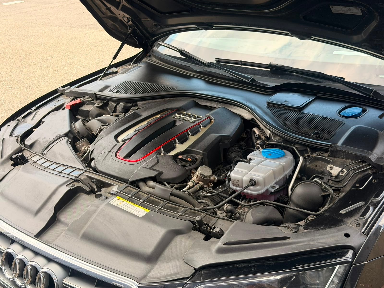 AUDI 4.0 V8 TFSI quattro S-Tronic-image-18