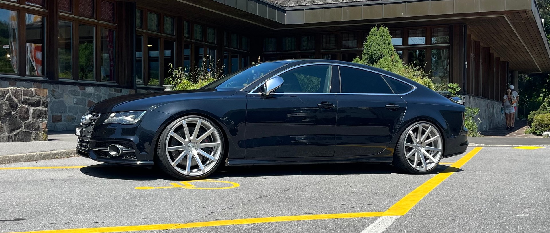 AUDI 4.0 V8 TFSI quattro S-Tronic-image-3