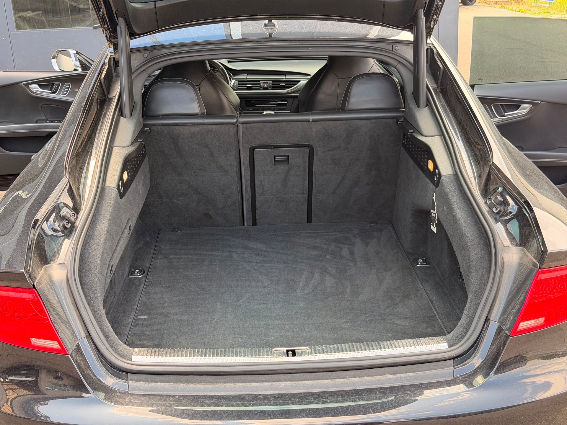 AUDI 4.0 V8 TFSI quattro S-Tronic-image-17