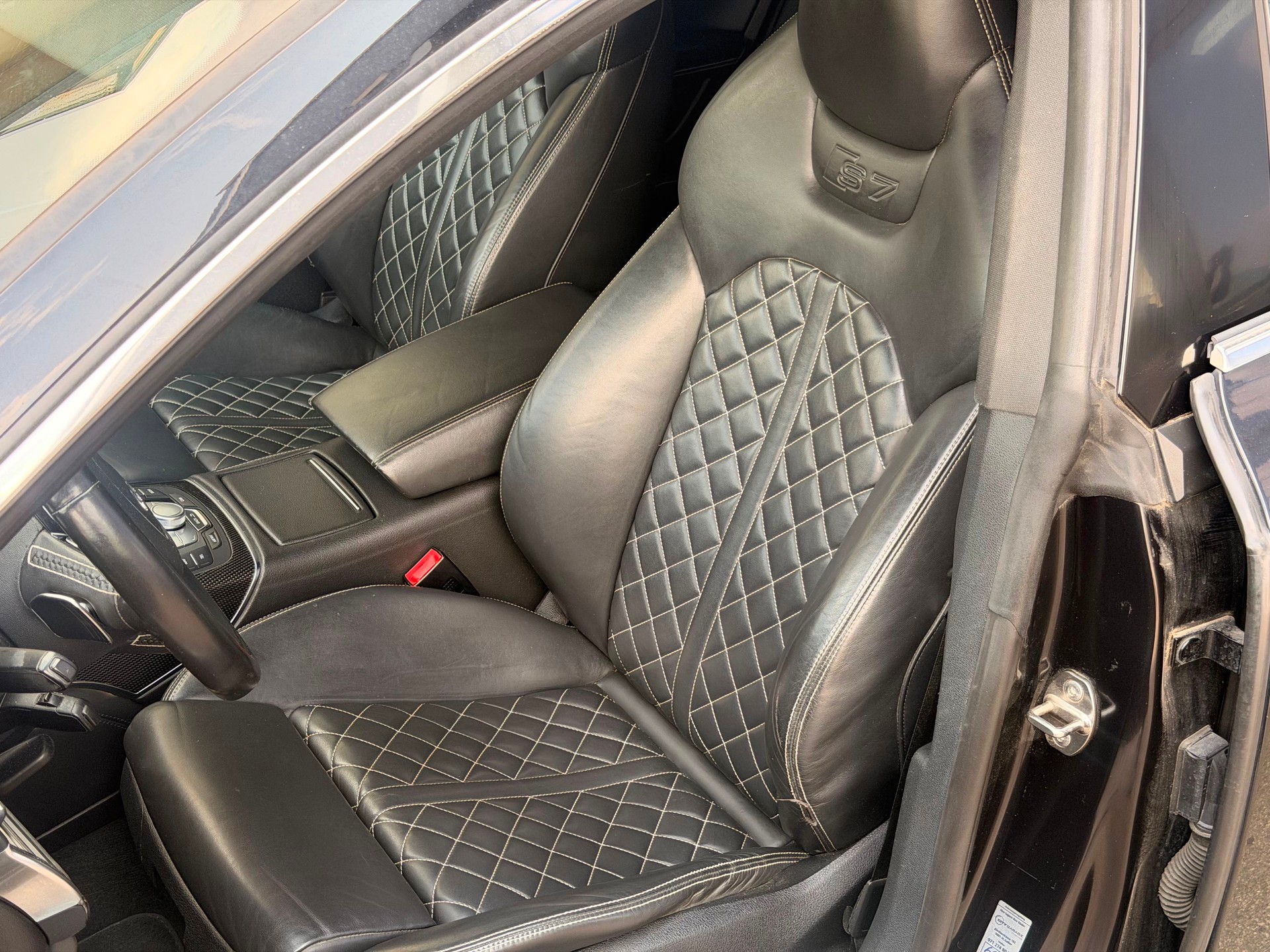 AUDI 4.0 V8 TFSI quattro S-Tronic-image-9