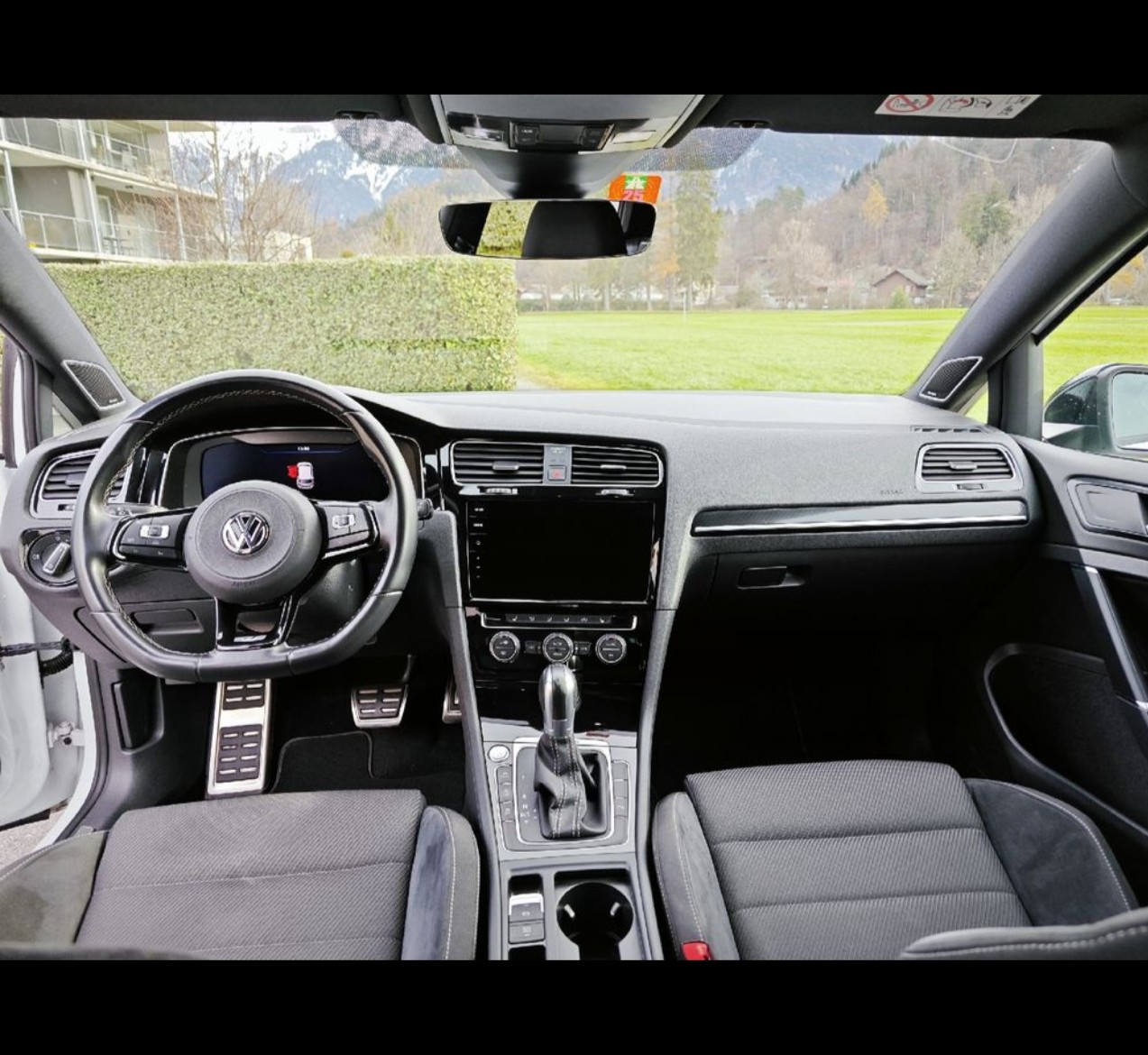 VW 2.0 TSI R 310 DSG 4motion-image-2