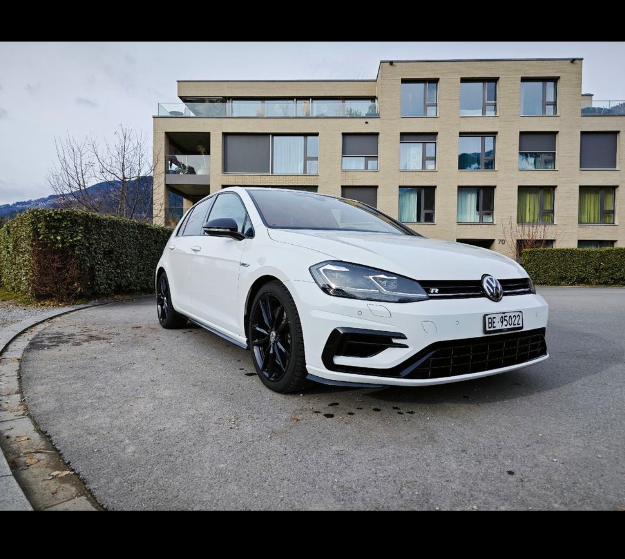 VW 2.0 TSI R 310 DSG 4motion-image-0