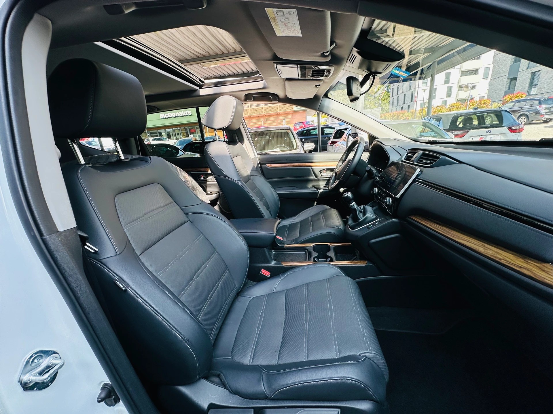 HONDA CR-V 1.5 i-VTEC Executive 4WD-image-14